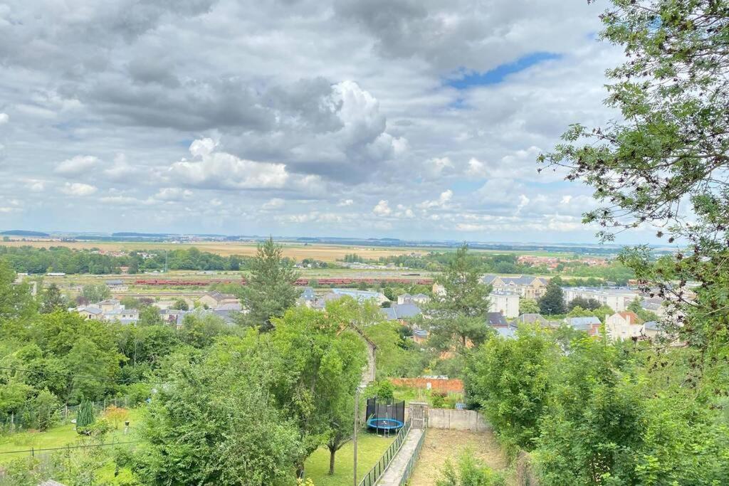 Appartement Rez-De-Chaussee Лаон Екстериор снимка