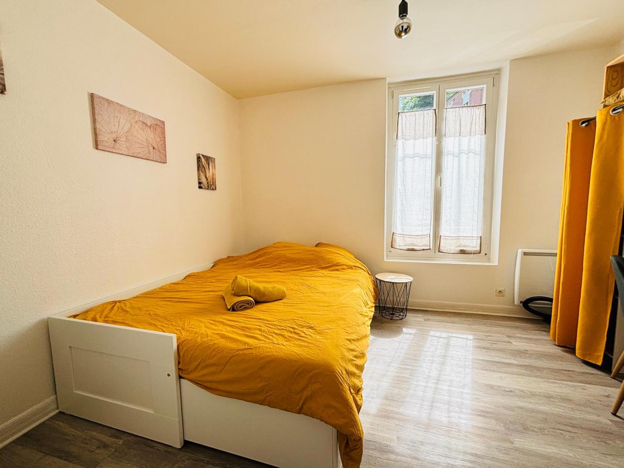Appartement Rez-De-Chaussee Лаон Екстериор снимка